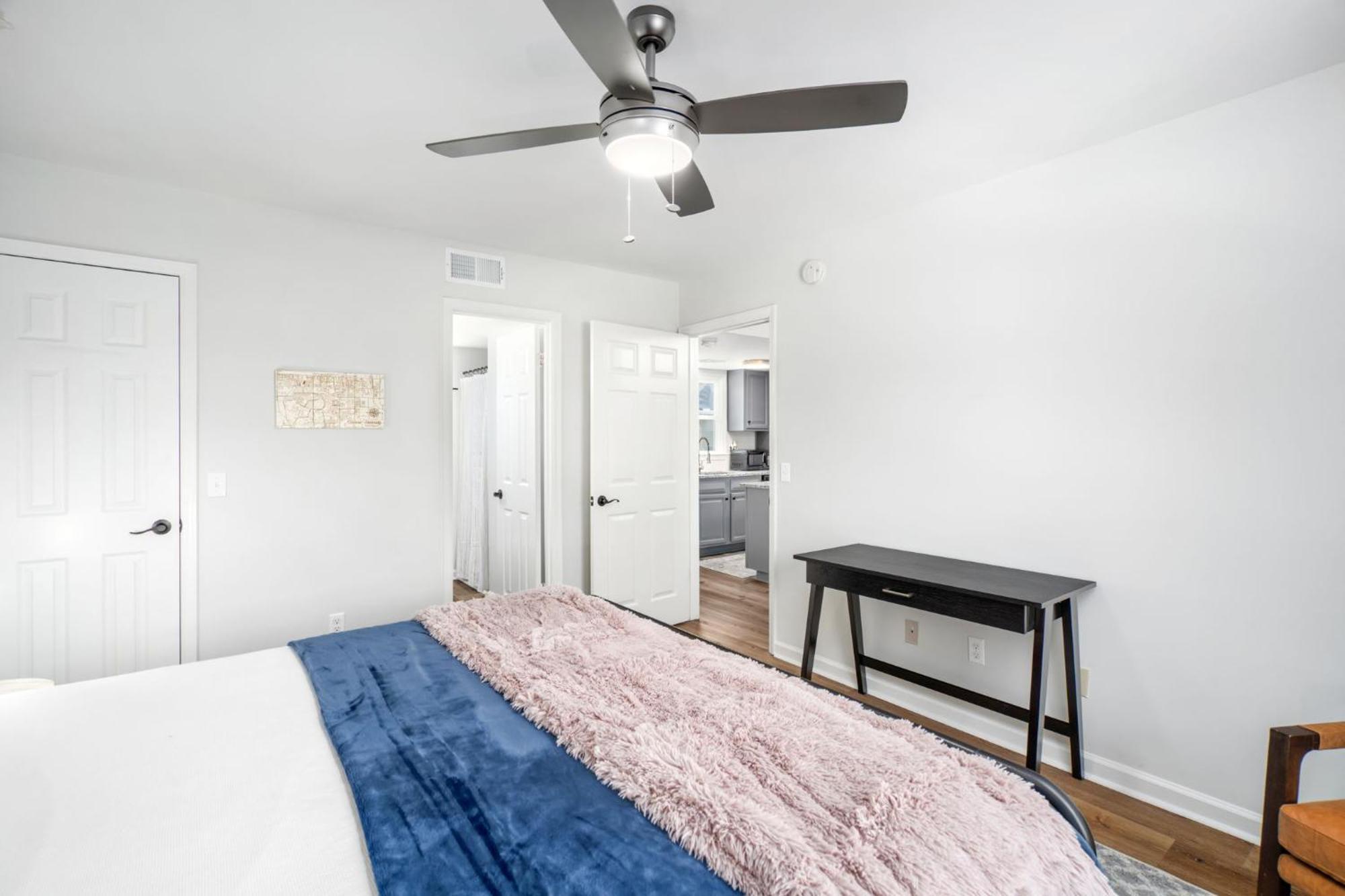 Apartmán Remodeled And New - Walk To Downtown Auburn Exteriér fotografie