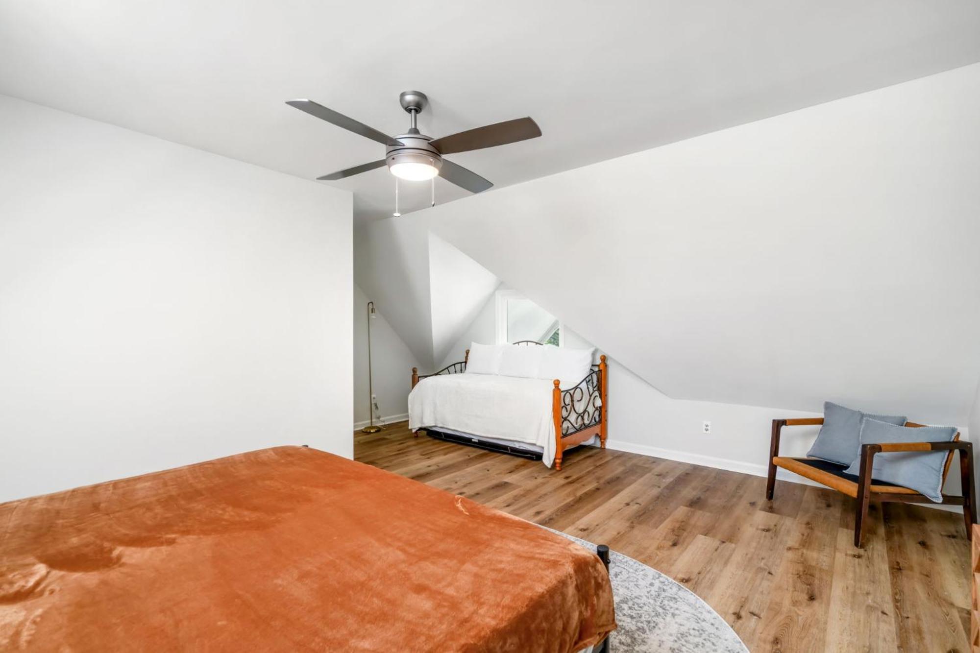 Apartmán Remodeled And New - Walk To Downtown Auburn Exteriér fotografie