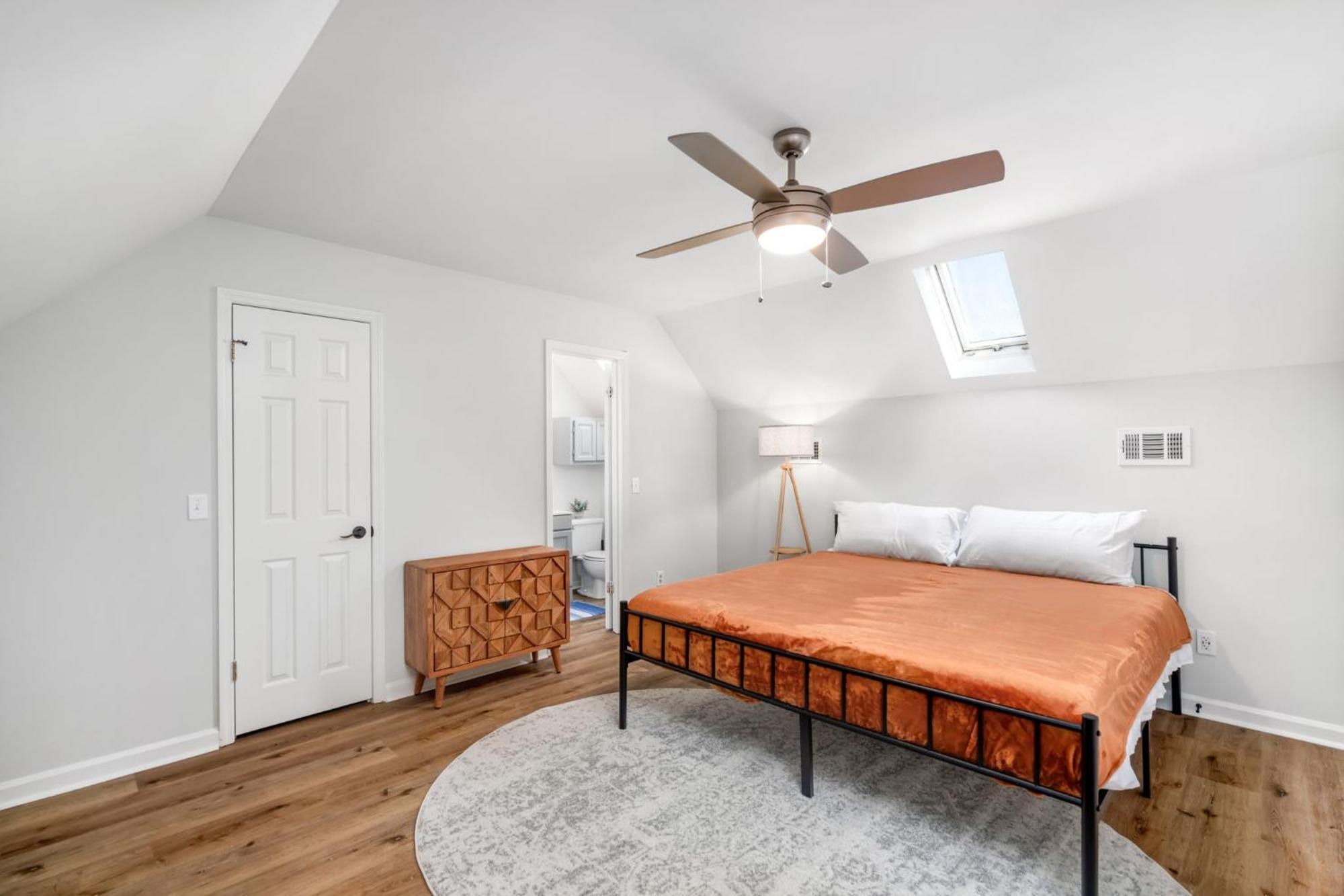 Apartmán Remodeled And New - Walk To Downtown Auburn Exteriér fotografie