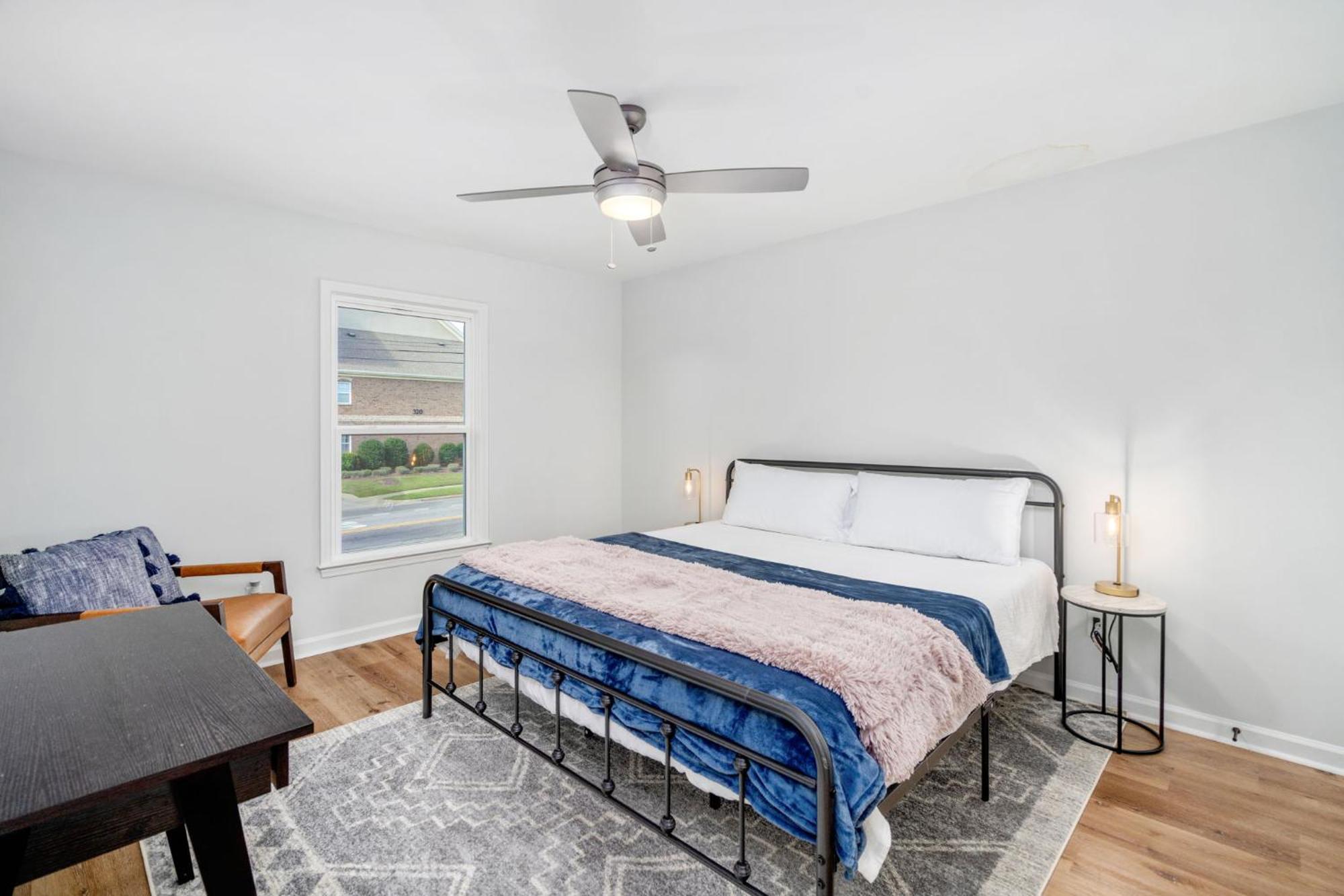 Apartmán Remodeled And New - Walk To Downtown Auburn Exteriér fotografie