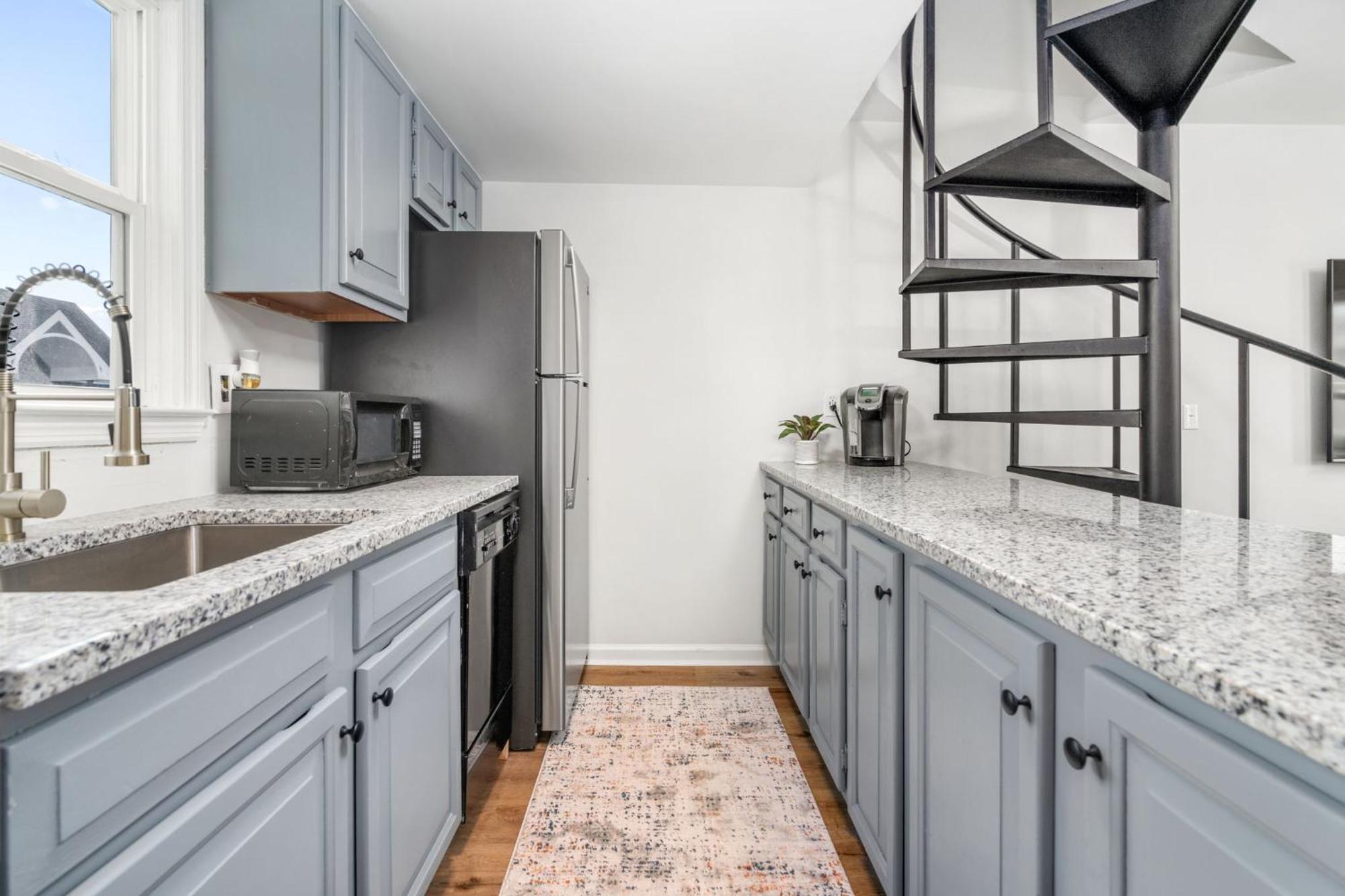 Apartmán Remodeled And New - Walk To Downtown Auburn Exteriér fotografie