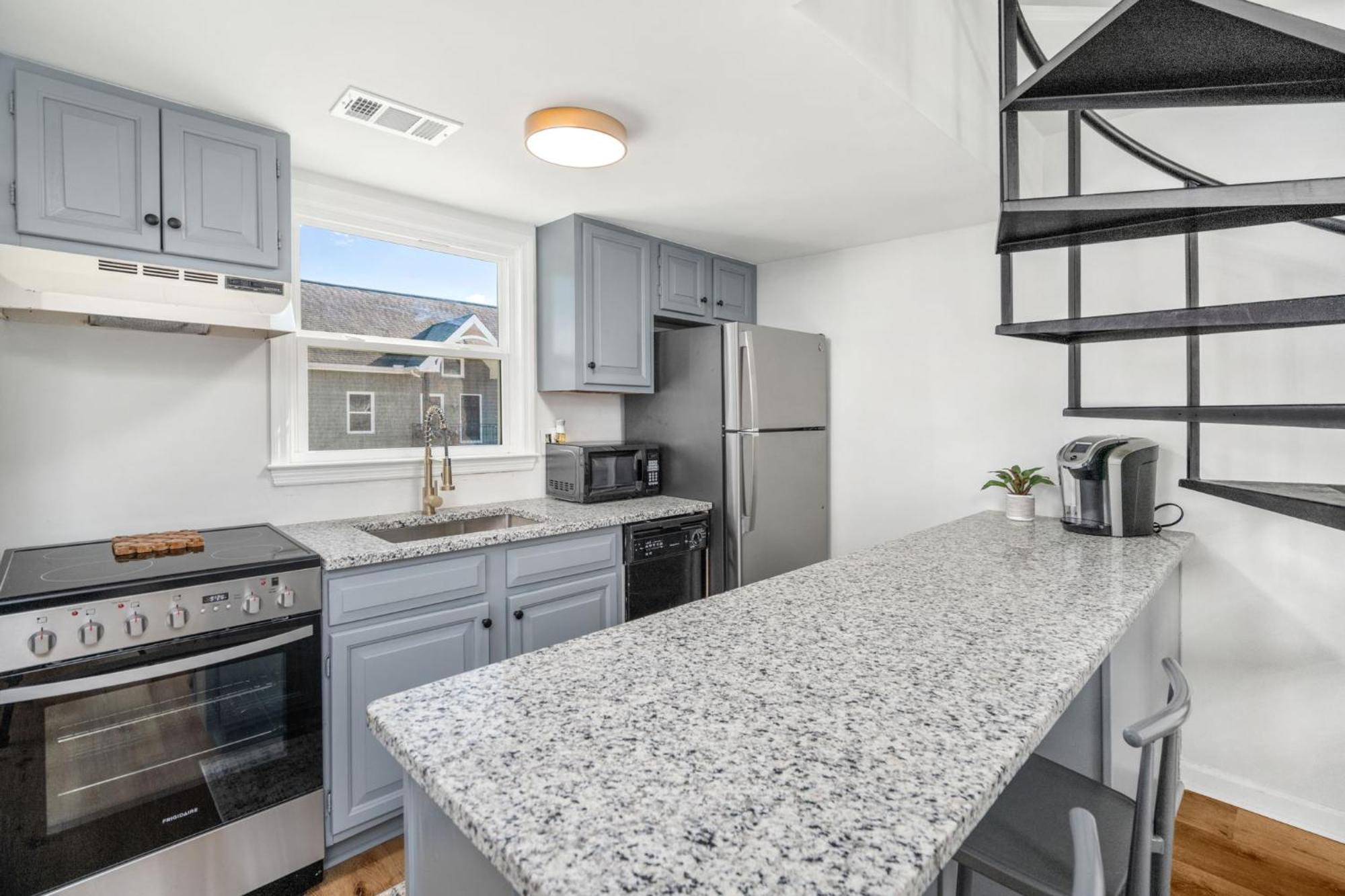 Apartmán Remodeled And New - Walk To Downtown Auburn Exteriér fotografie
